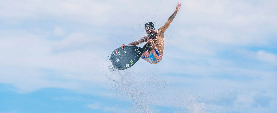 Filipe Toledo em manobra aérea