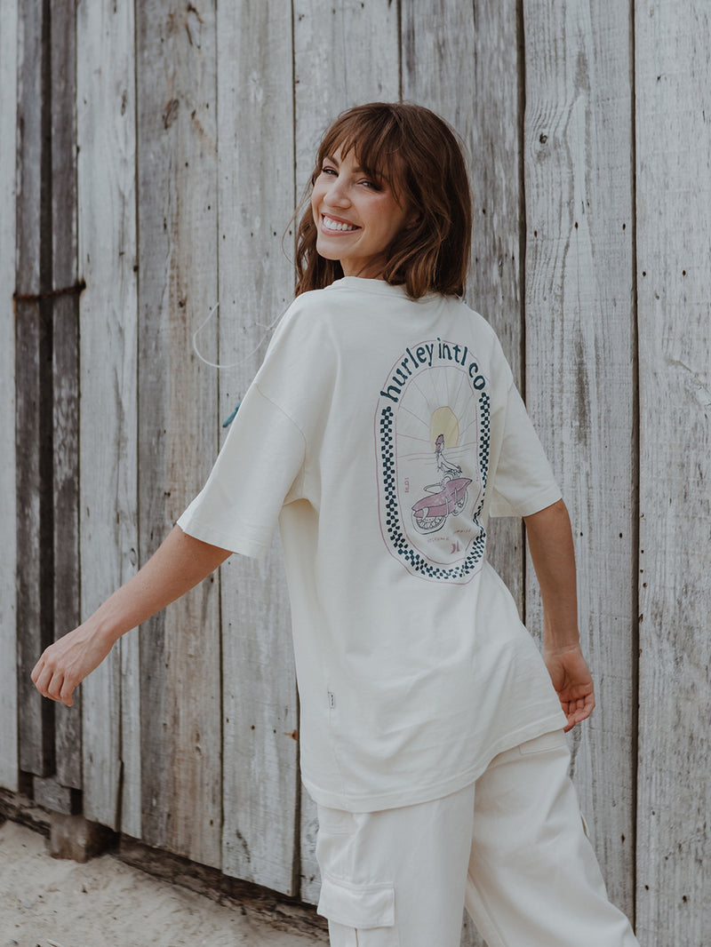 Camiseta Oversized Off White Manga Curta Hurley Girl Trip