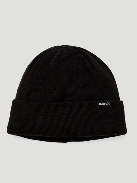 Gorro preto com dobra Hurley Label confeccionado em malha. Detalhe do logo em etiqueta aplicada na parte frontal.
