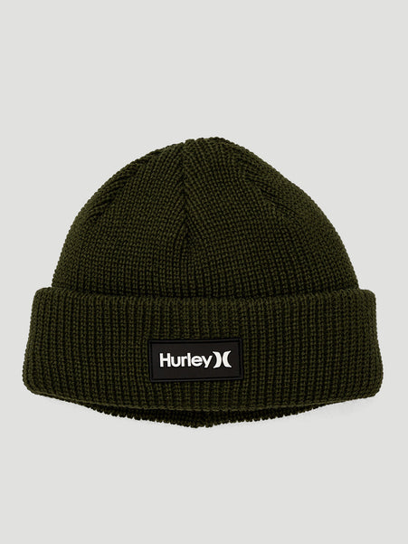 Gorro verde militar Hurley Stive, tricotado em malha com dobra ajustável. Possui etiqueta com logo frontal em destaque.