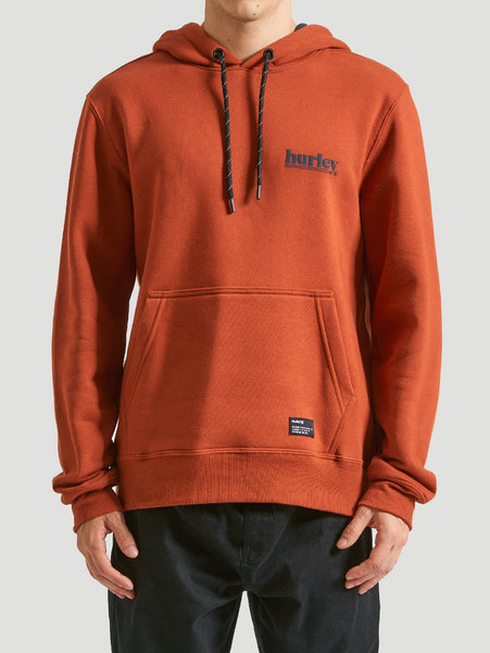 Moletom canguru vermelho da Hurley, com capuz ajustável por cordões pretos, bolso frontal e logo bordado no peito. Modelo casual e confortável.