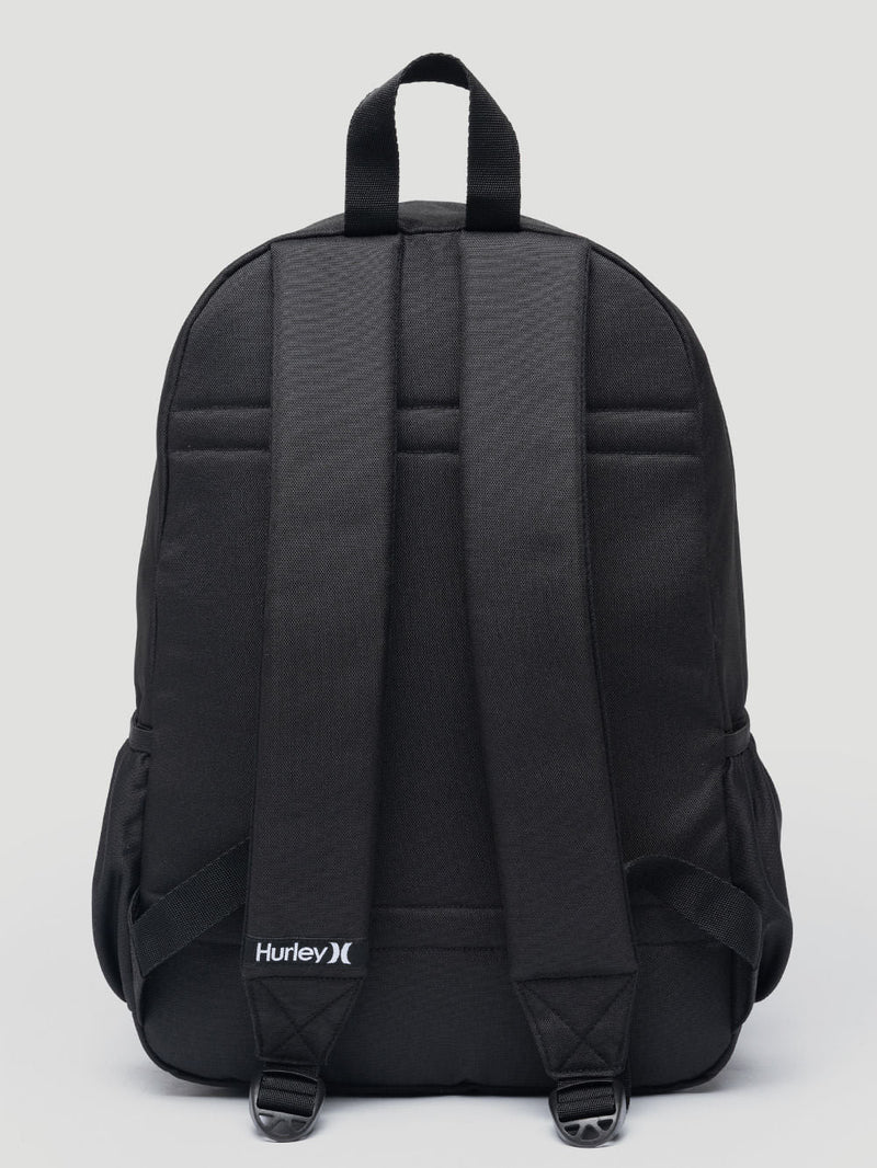 Mochila Hurley preta com alças acolchoadas ajustáveis, logo branco na base das alças e puxador superior reforçado. Design simples e funcional.