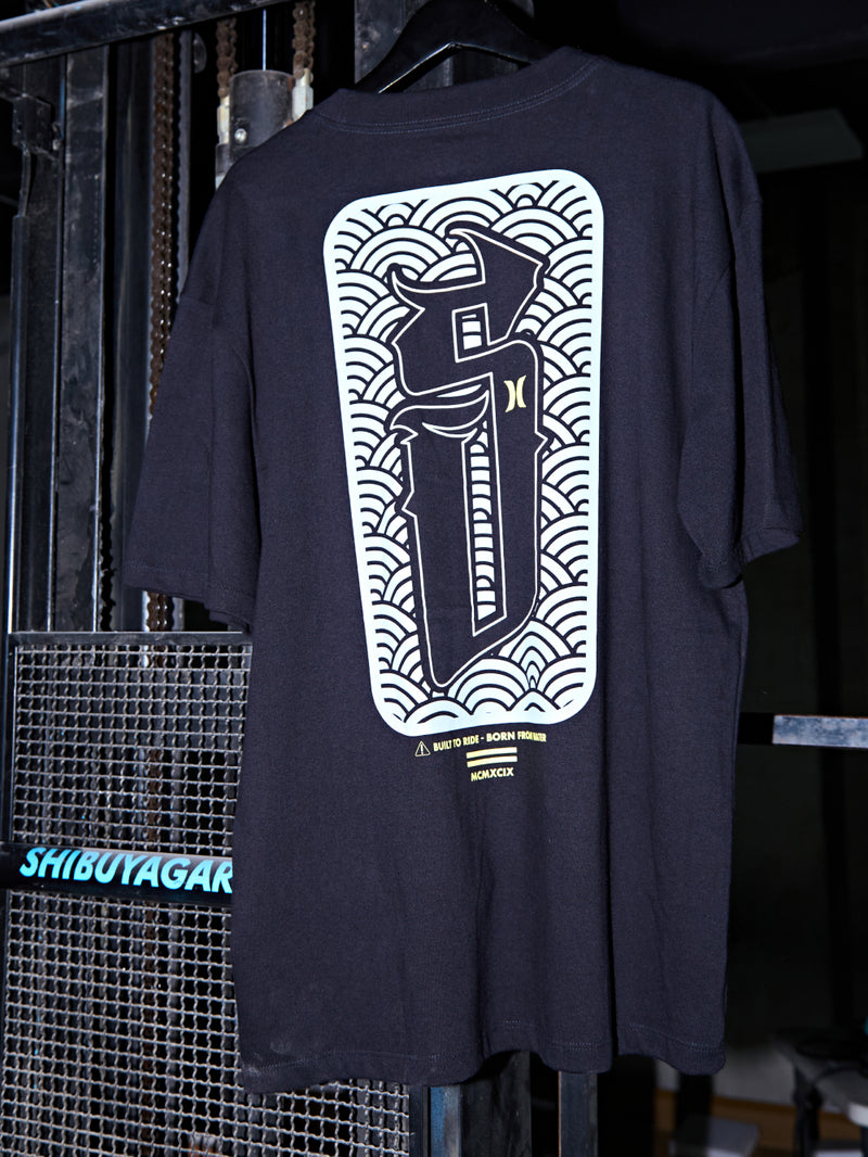 Camiseta Especial Hurley x Shibuya Logo Escama Max Fit Preta