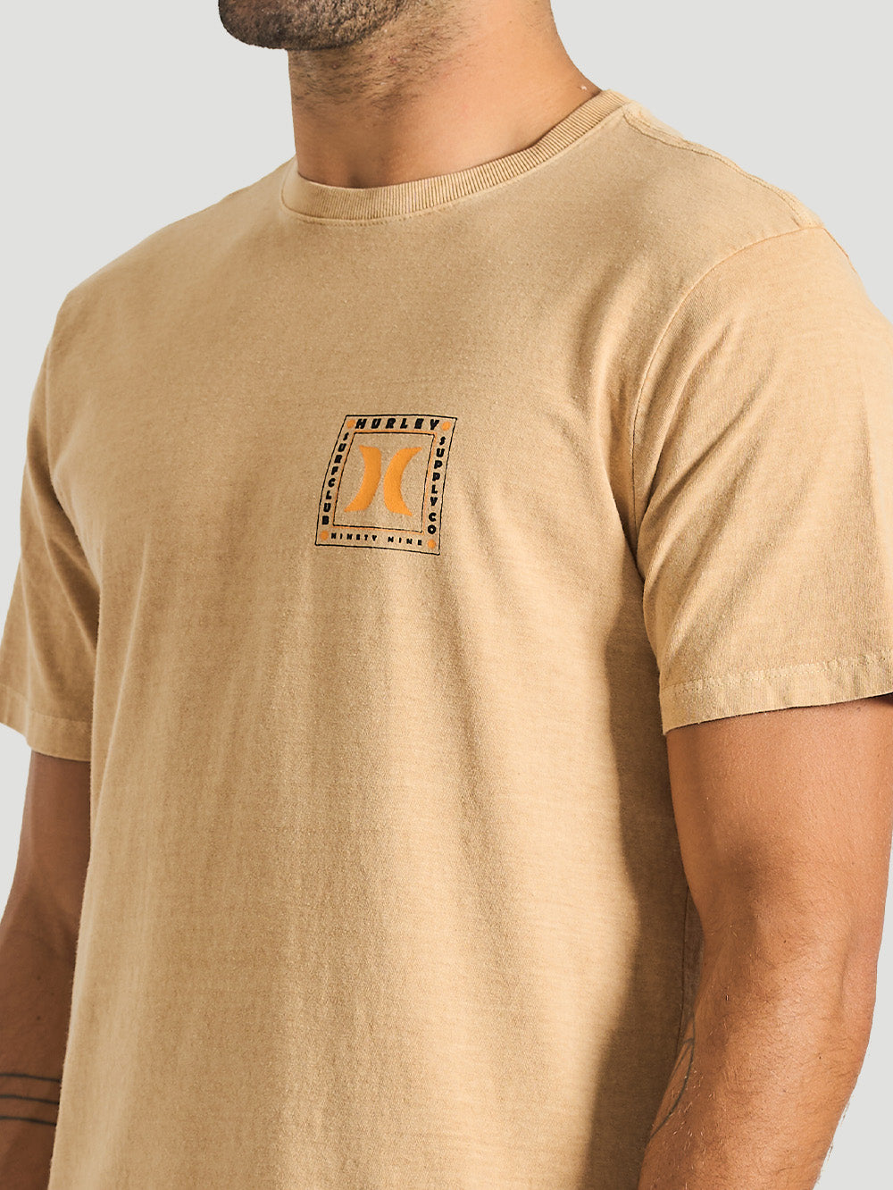 Camiseta Especial Hurley Surf Club Bege