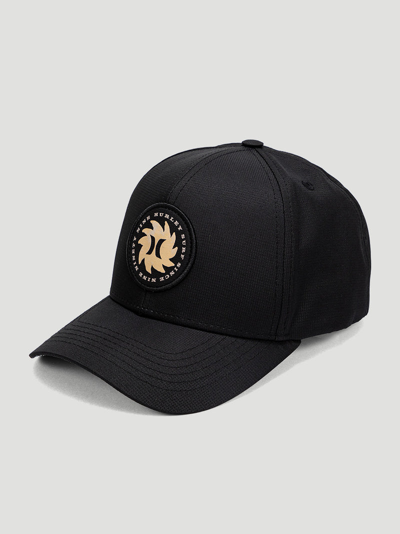 Boné aba reta preto estampado, detalhe de logo em patch frontal com design estampado. Confeccionado em tecido resistente e ajuste traseiro.