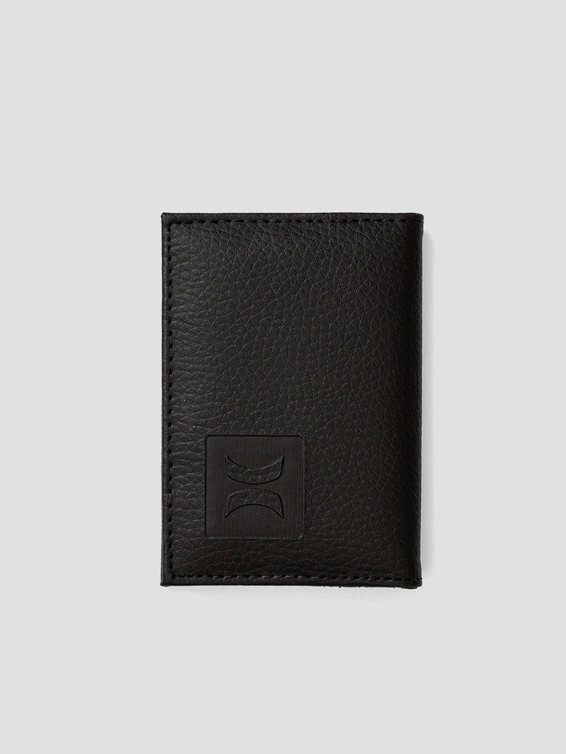 Parte de trás da carteira básica preta Hurley Mini Icon II com design básico e sofisticado. Fabricada em material com textura, possui logo discreto em relevo.
