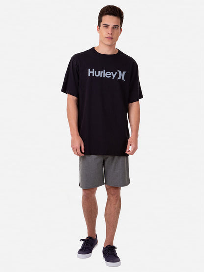 Camiseta preta de manga curta com logo "Hurley" no peito, modelagem ampla e tecido confortável.