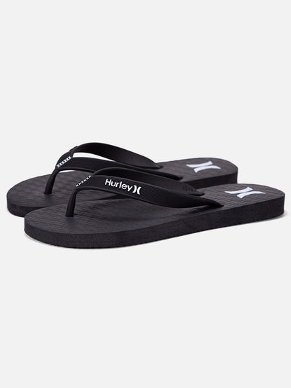 Chinelo Hurley preto com solado texturizado, tiras simples com logo branco e detalhe geométrico. Confortável e casual.